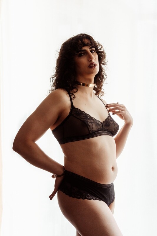 Adèle - Tanga tucking