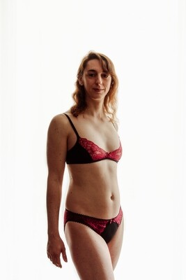 Red Aphrodite - Culotte tucking