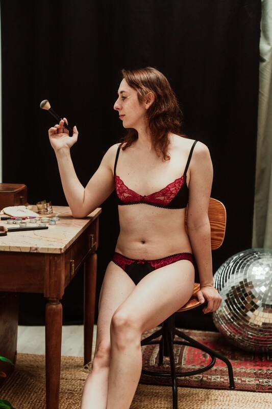 Red Aphrodite - Culotte tucking