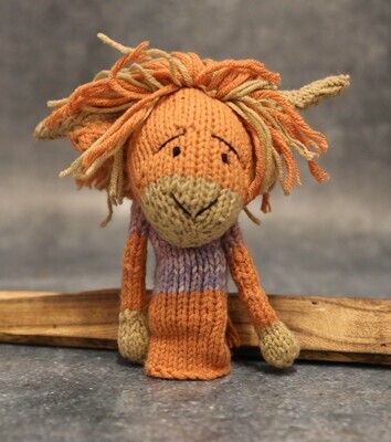 Finger Puppet Highland Coo- Gogo Olive