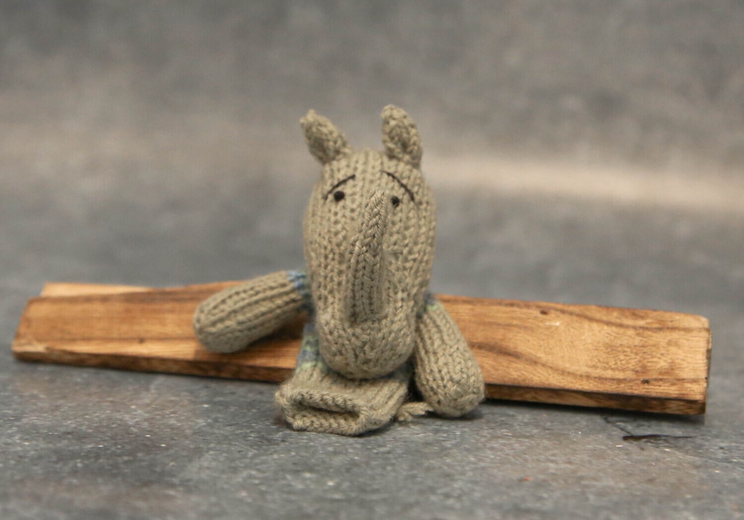 Finger Puppet Rhino- Gogo Olive