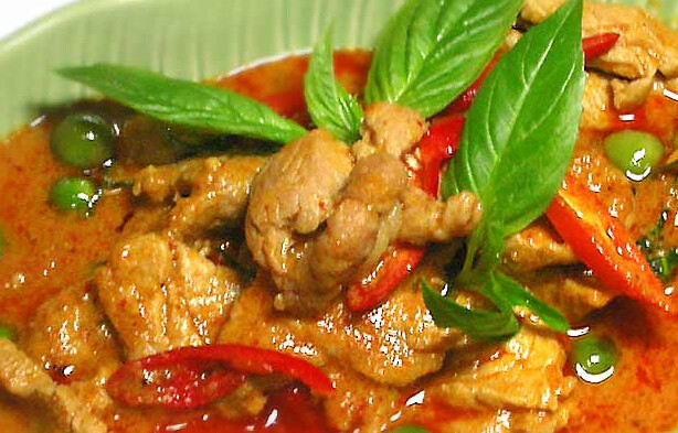 309 (Panang Moo) Dés de porc au velouté de curry