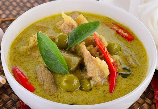 230 Curry vert au poulet avec lait de coco