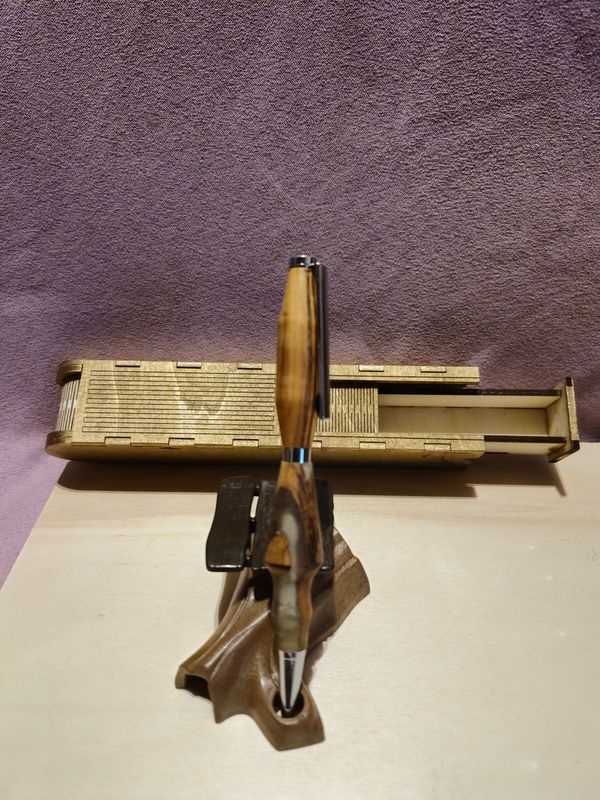 Oliven Holz mit Epoxid Harz