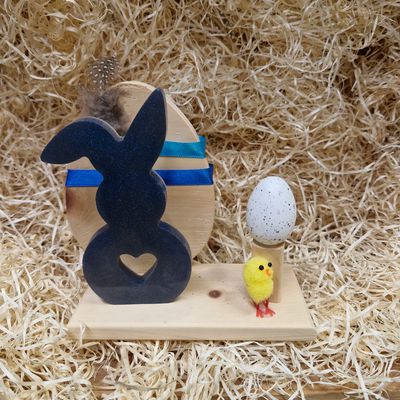 Epoxy Hase auf Zirbenholz