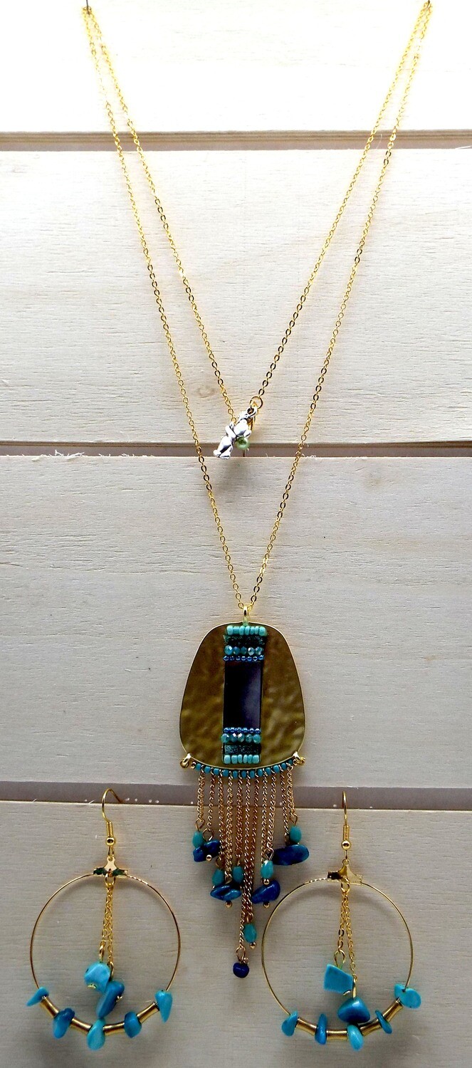 Dangeling Turquoise in Gold Necklace.