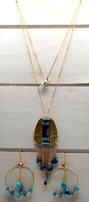 Dangeling Turquoise in Gold Necklace.