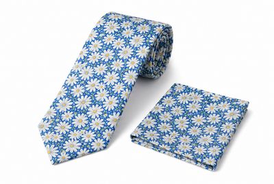 AUIE Blue Daisy Floral Necktie and Pocket Square Set