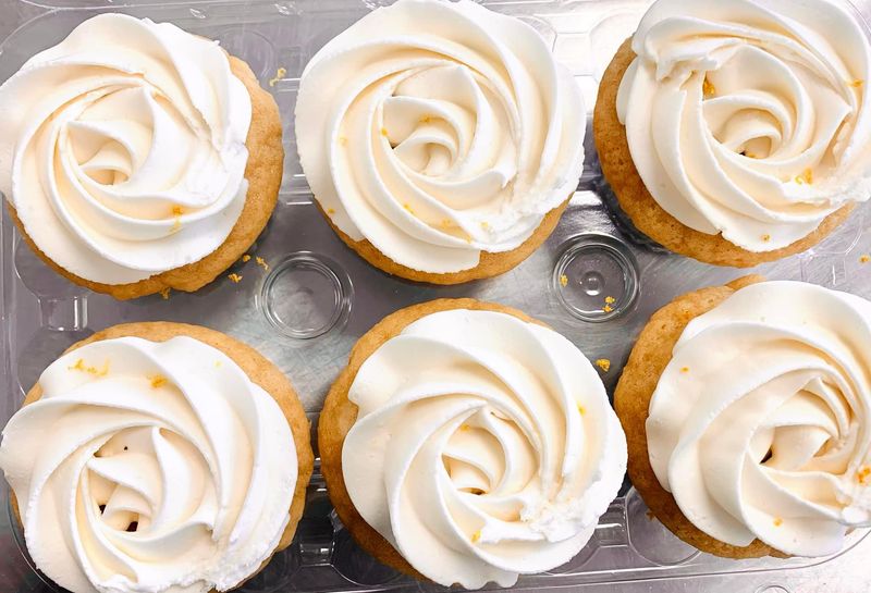 CUPCAKES (CHOOSE FLAVOR)
