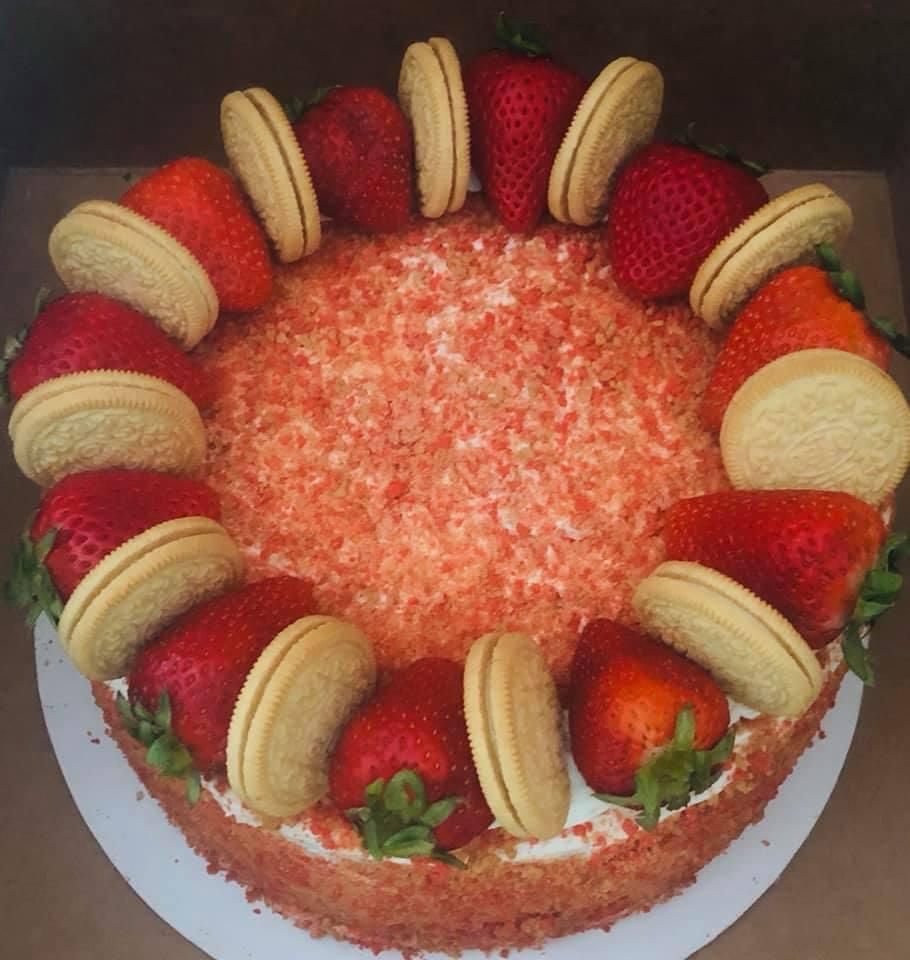 STRAWBERRY CRUNCH CHEESECAKE