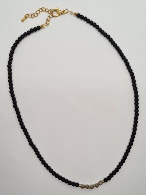 HIP-Necklace- Black en golden stones