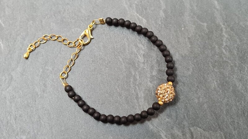 HIP- zwart armbandje met strass -goudkleurig
