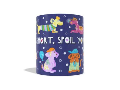 Honden mok Life is Short – Spoil Your Dog Donkerblauwe honden mok met kleurrijke honden en tekst Life is short, spoil your dog – EchtMiek