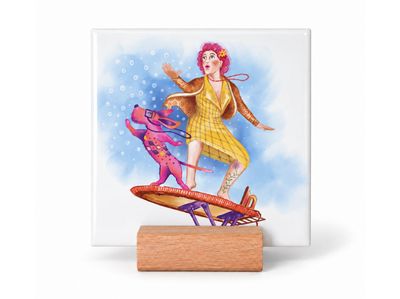 Teckel Surfen – keramische tegel 15 x 15 cm Teckel Surfen keramische tegel 15 x 15 cm met houten houder | EchtMiek
