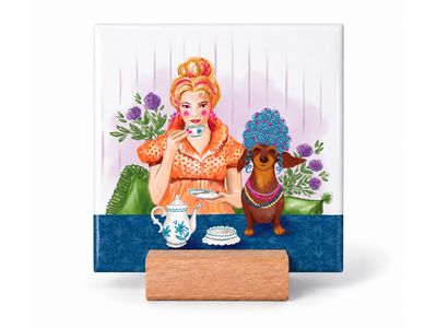 Teckel High Tea – keramische tegel 15 x 15 cm Teckel High Tea keramische tegel 15 x 15 cm met houten houder | EchtMiek