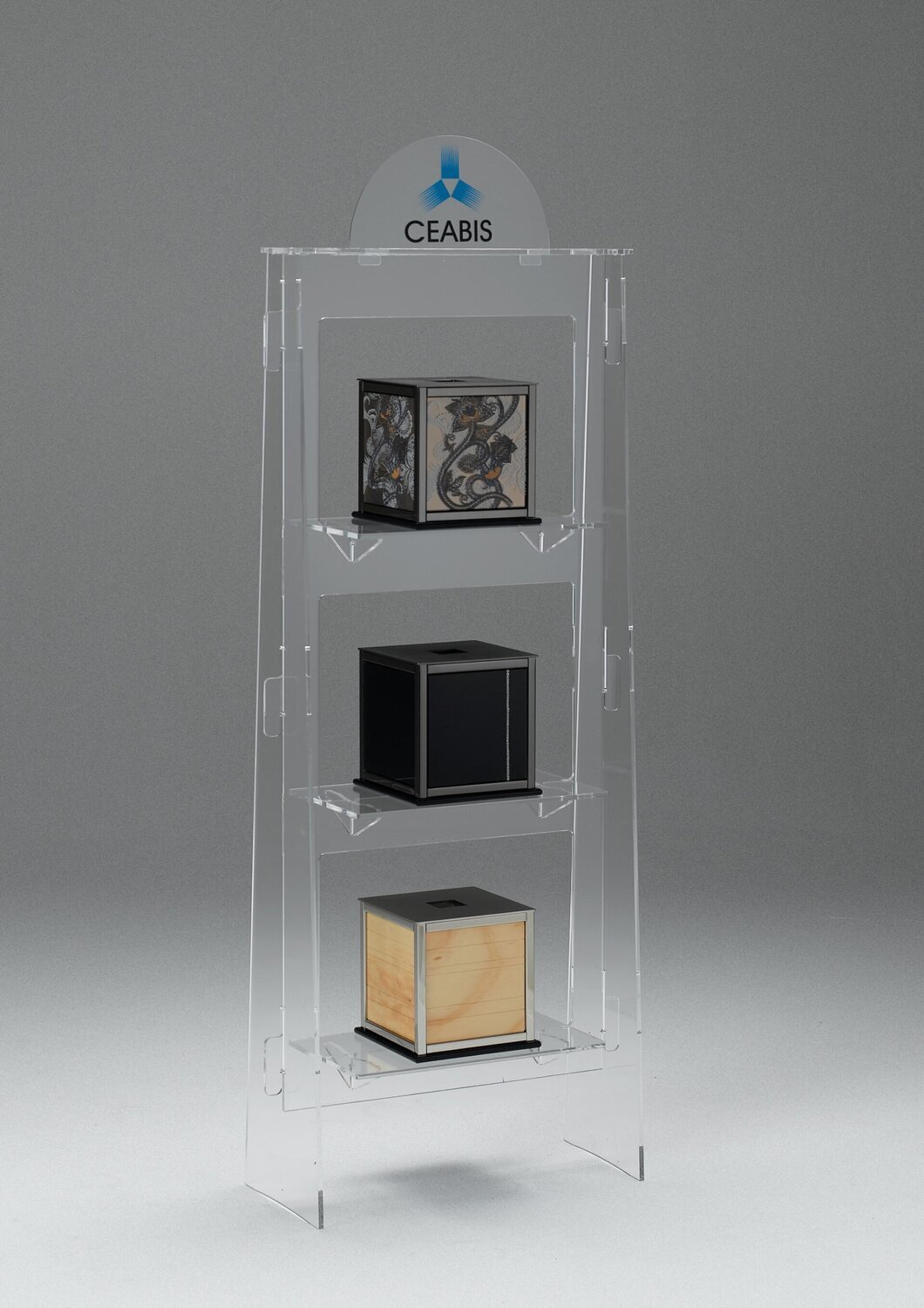 Plex display with 3 shelves
