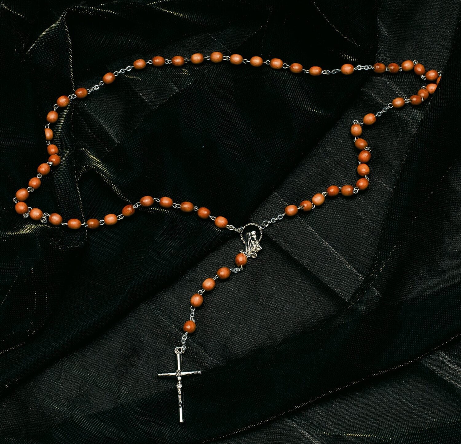 Rosaries in natural wood with silver details