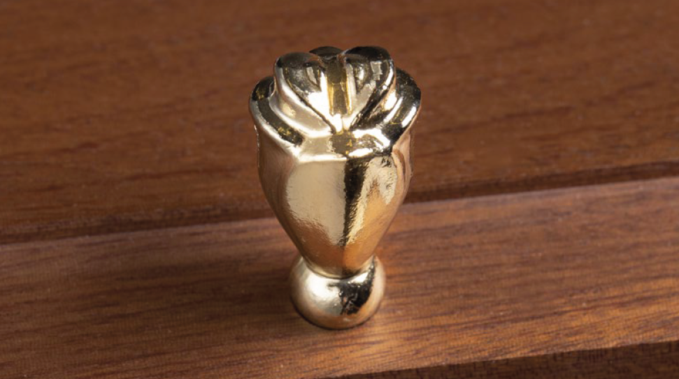 Steel screw with rose bud in zamak polish brass finishing