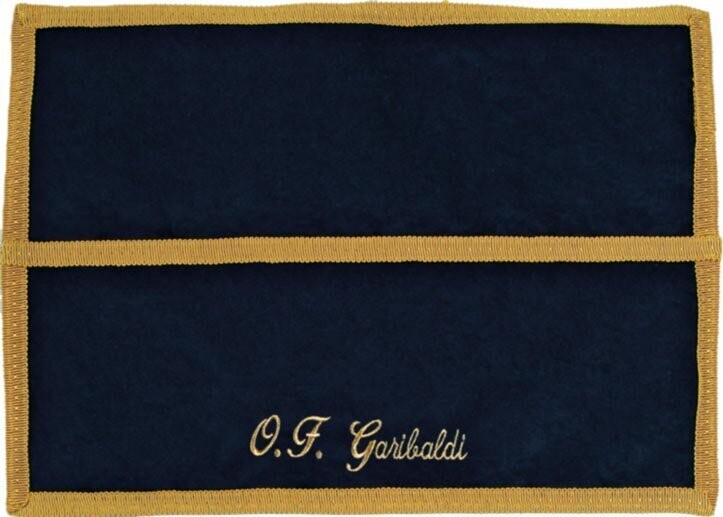 Crown Crown rest with rigid core, covered in blue alcantara
