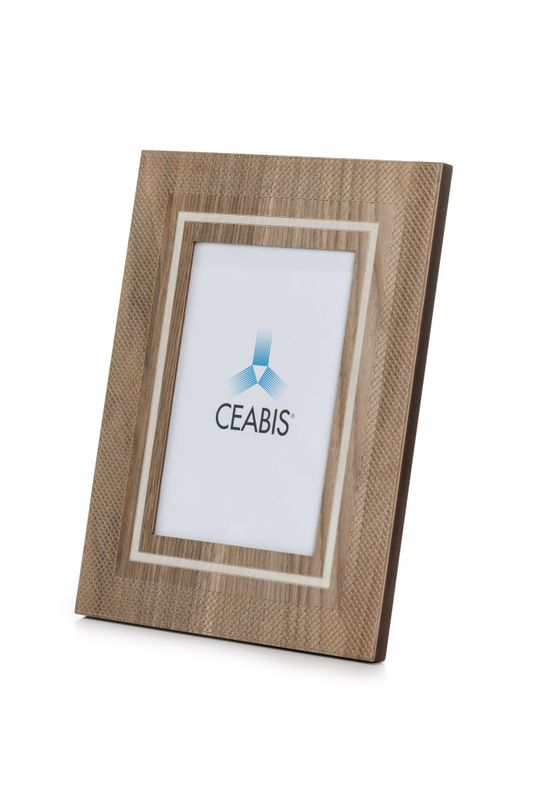 Wooden frame with embossed squares - oak finishing