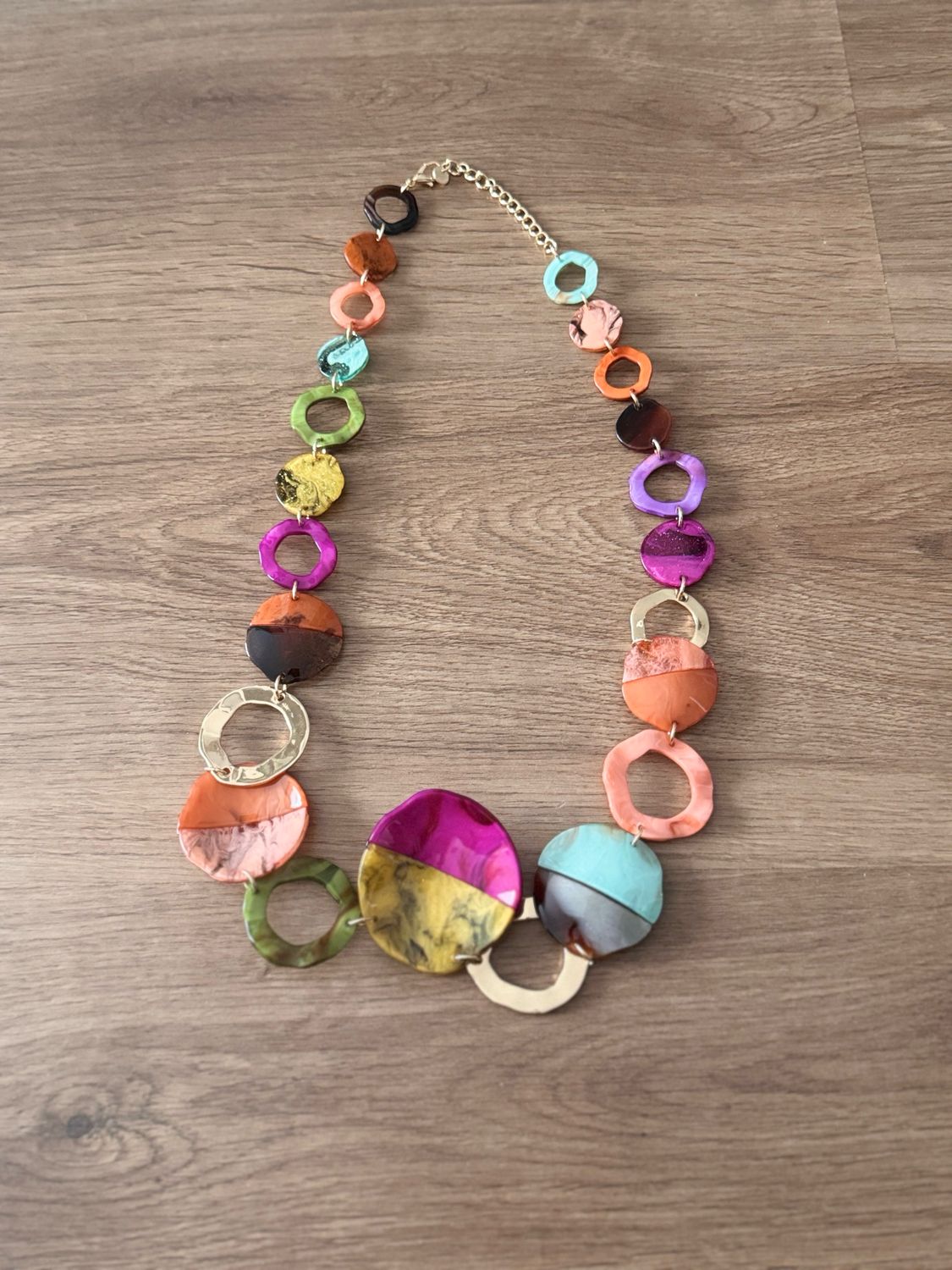 Collar esmaltado multicolor