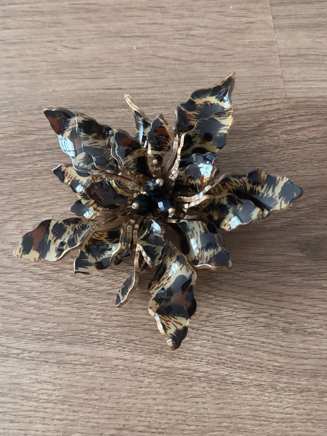 Broche flor animal print