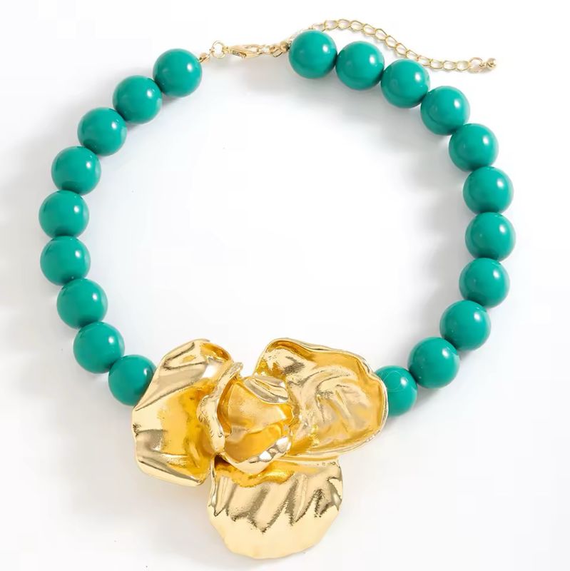 Collar flor verde