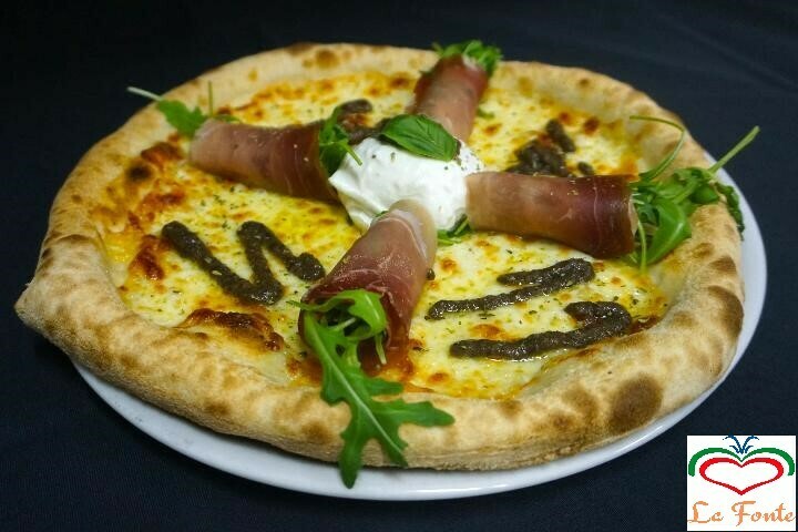 Giulia Familienpizza