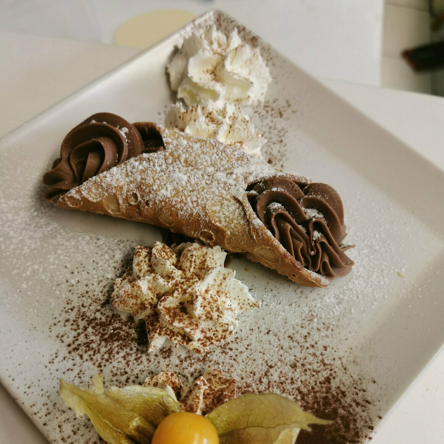 Cannolo mit Mascarpone und Nutella