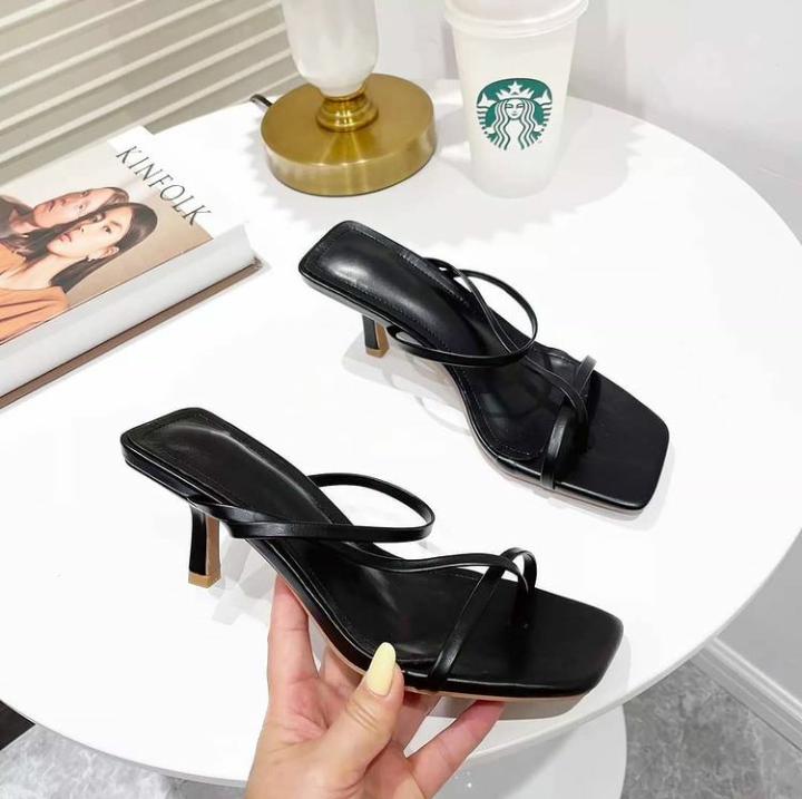 Sandales à talons 'chaton'