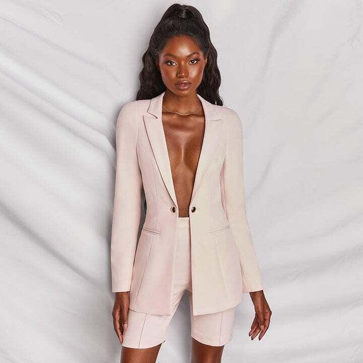 Ensemble short-blazer à boucle- col à revers