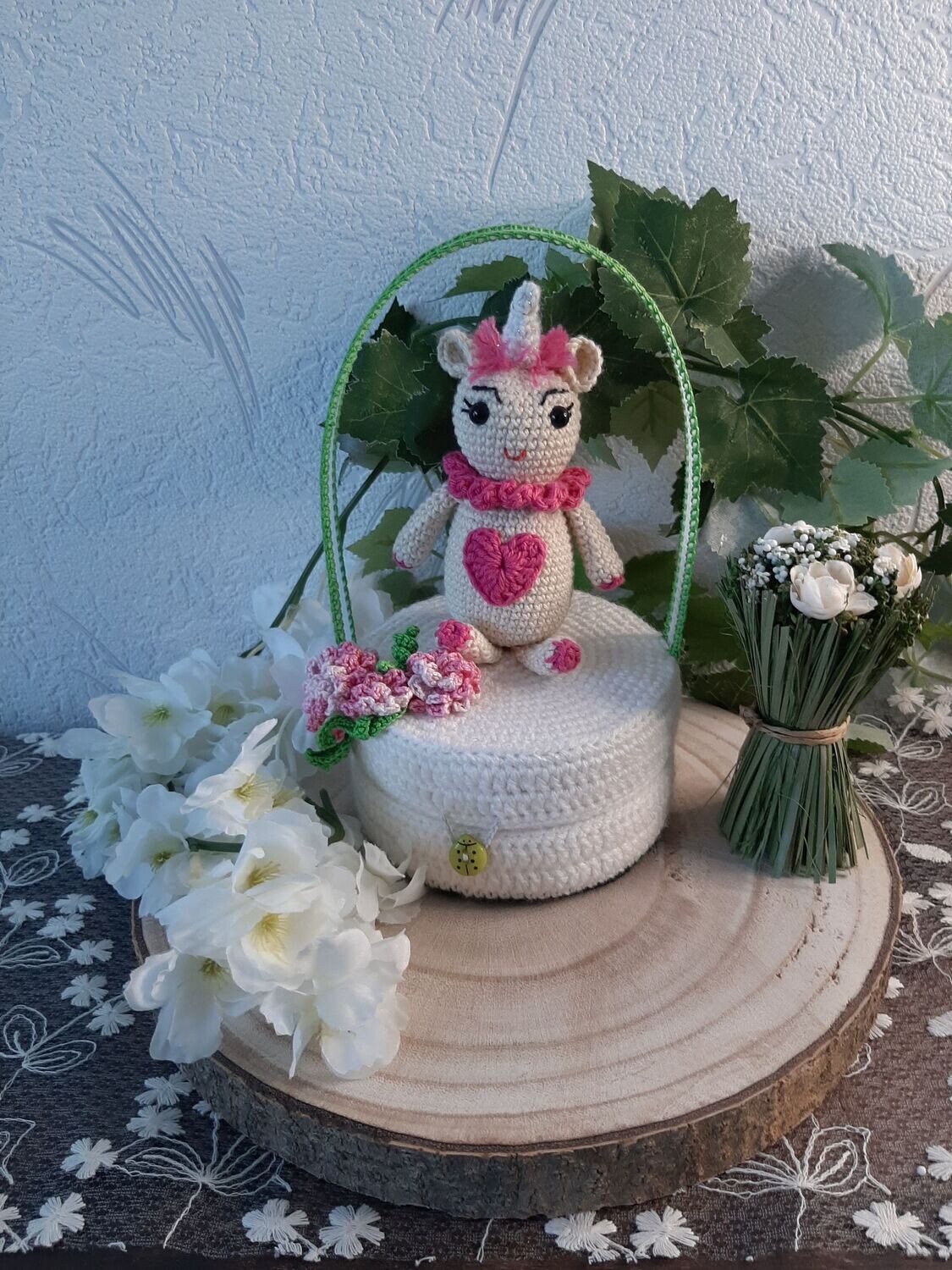 Licorne  rose et sa boîte