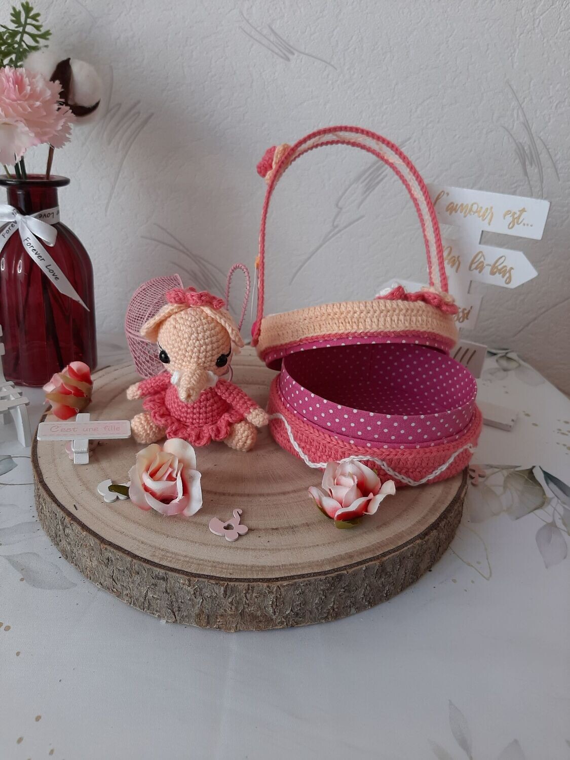Éléphant Rose et sa boîte décorée