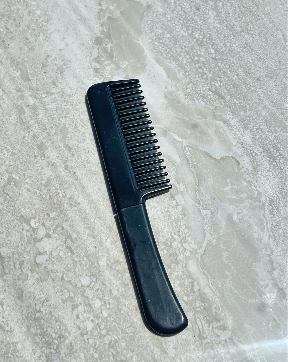 Black Discrete Comb Knife