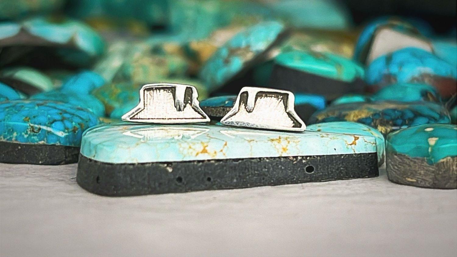Monument Valley Studs