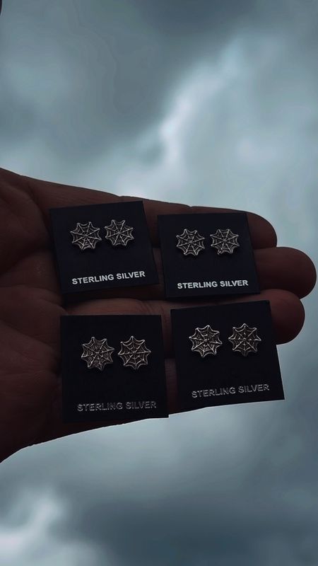 Spider web studs