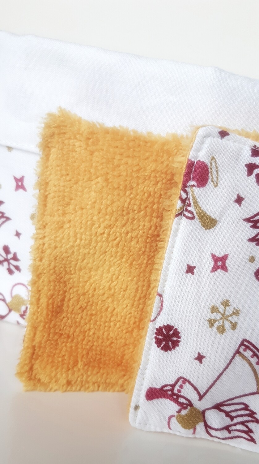 Texture des lingettes lavables – face en coton coloré et face en éponge de bambou douce
