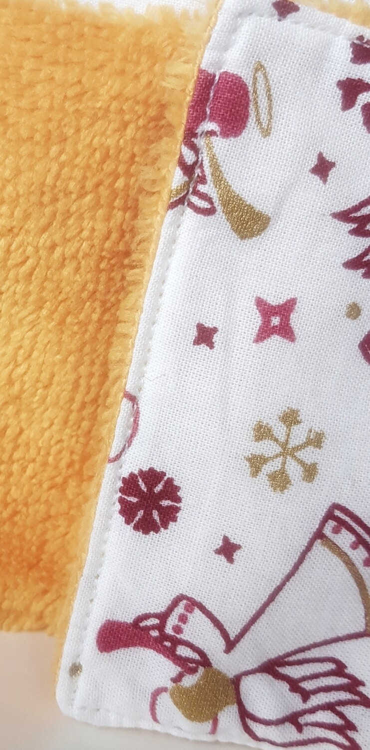 Zoom sur la couture artisanale des lingettes lavables – finition soignée et durable