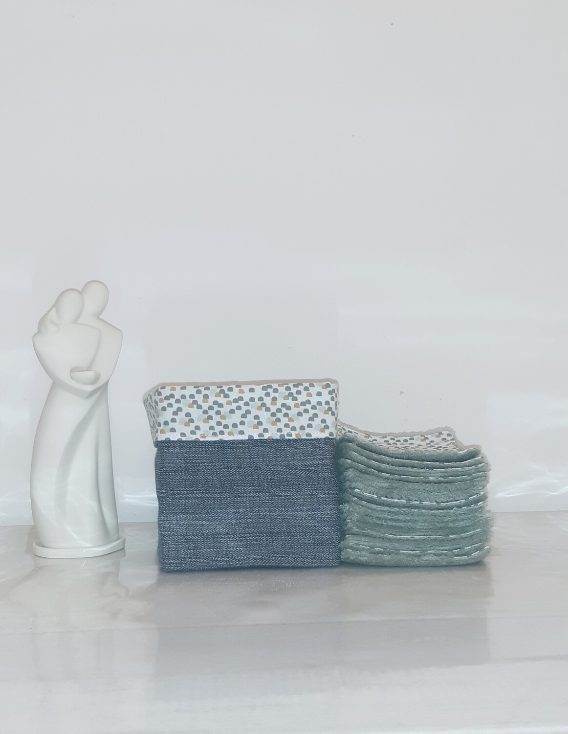 15 lingettes nettoyantes - démaquillantes et panier en jean recyclé Agosti