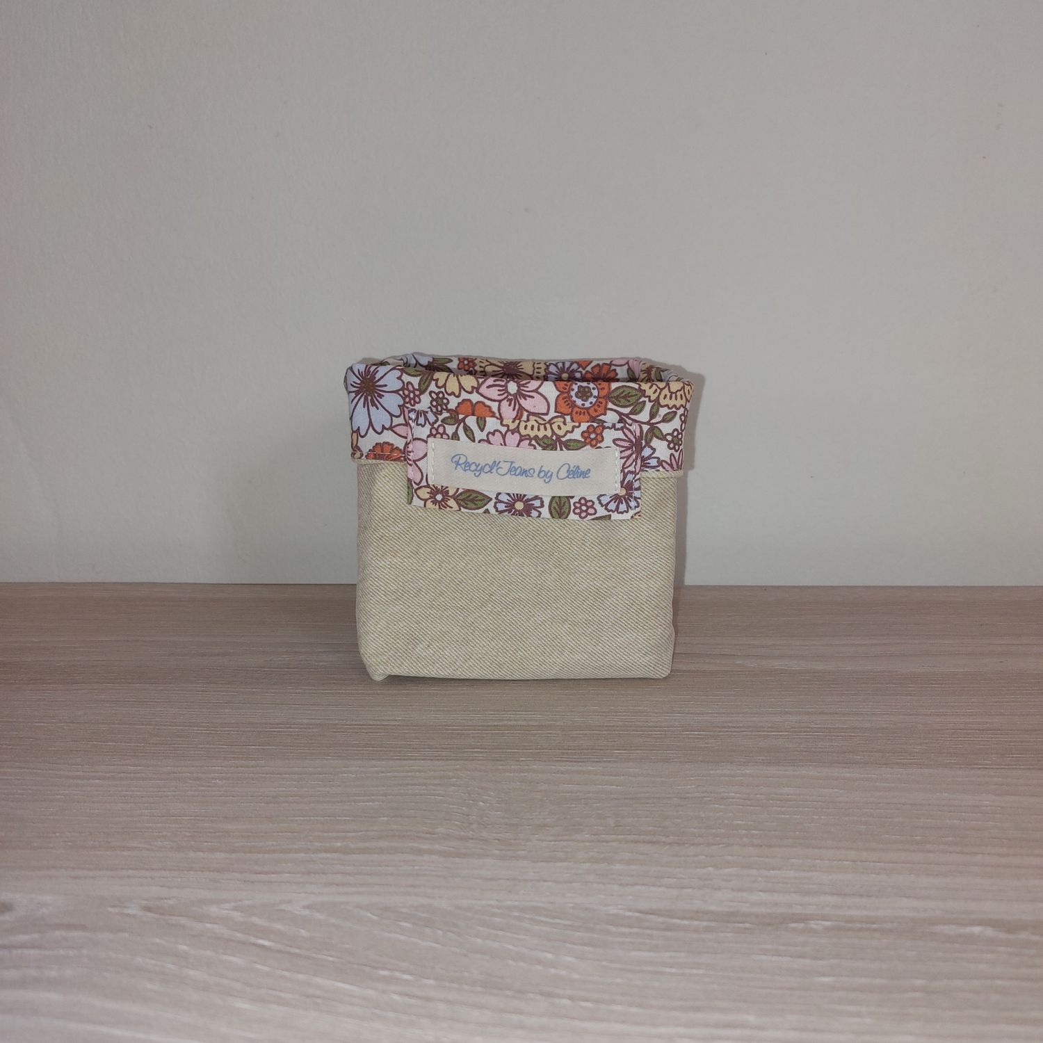 13 lingettes lavables dans leur panier en jean recyclé : Anne