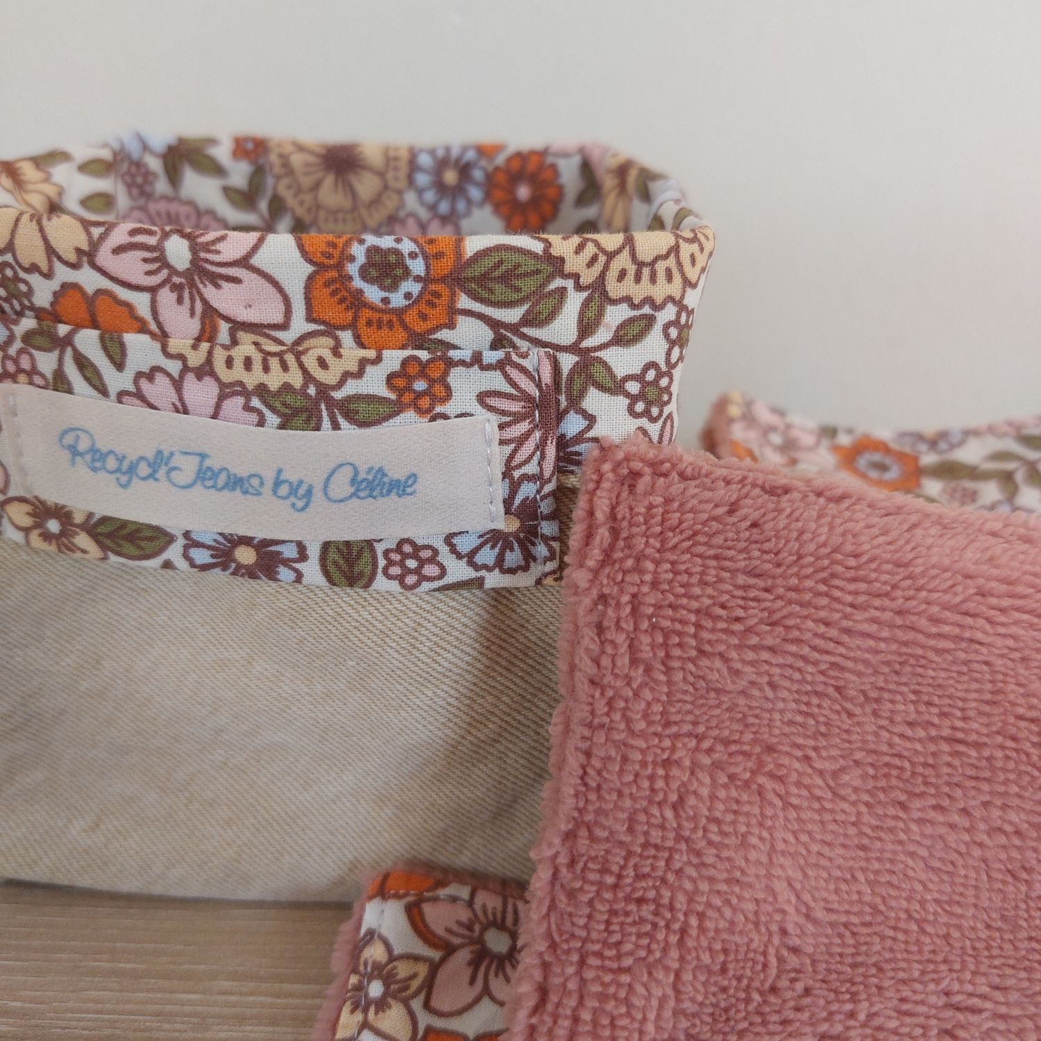 13 lingettes lavables dans leur panier en jean recyclé : Anne