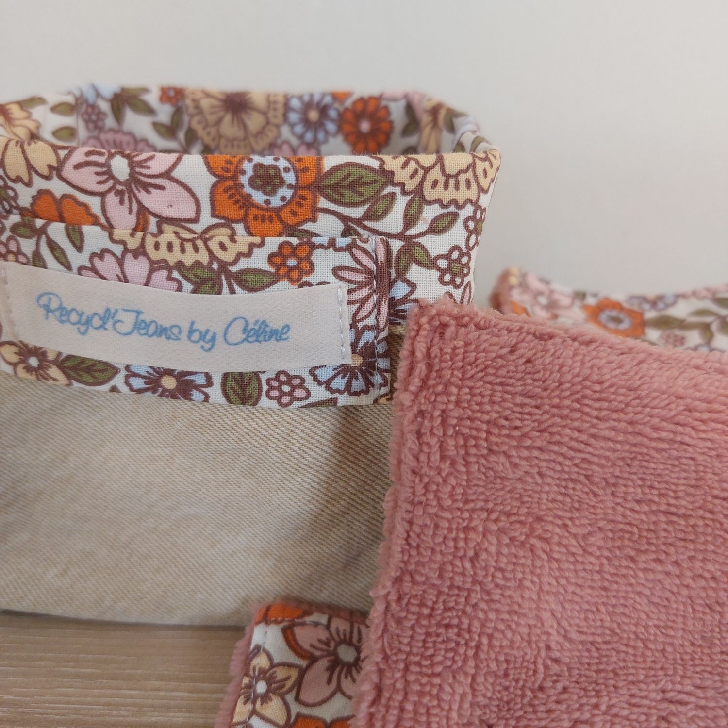 13 lingettes lavables dans leur panier en jean recyclé : Anne