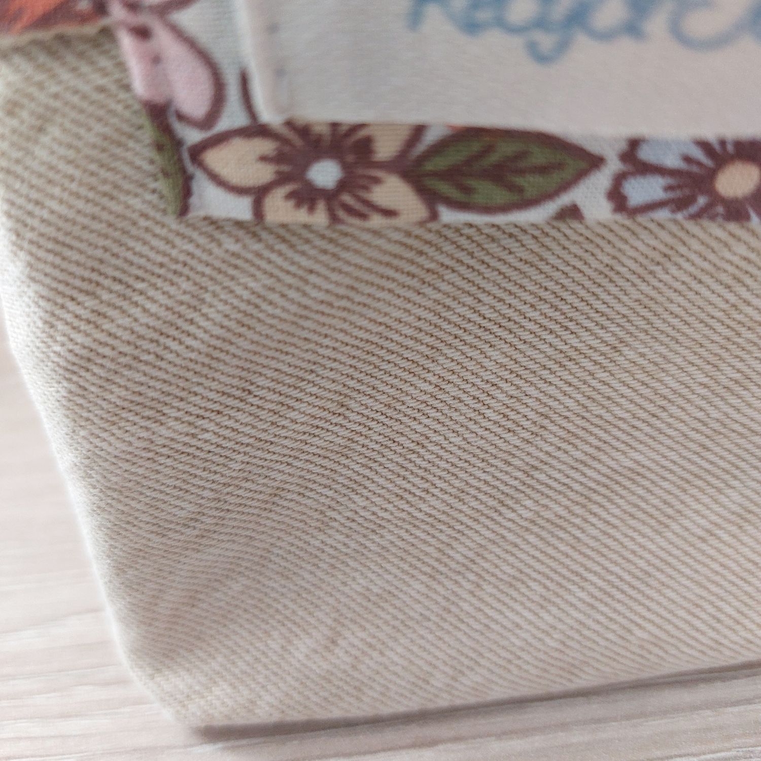 13 lingettes lavables dans leur panier en jean recyclé : Anne