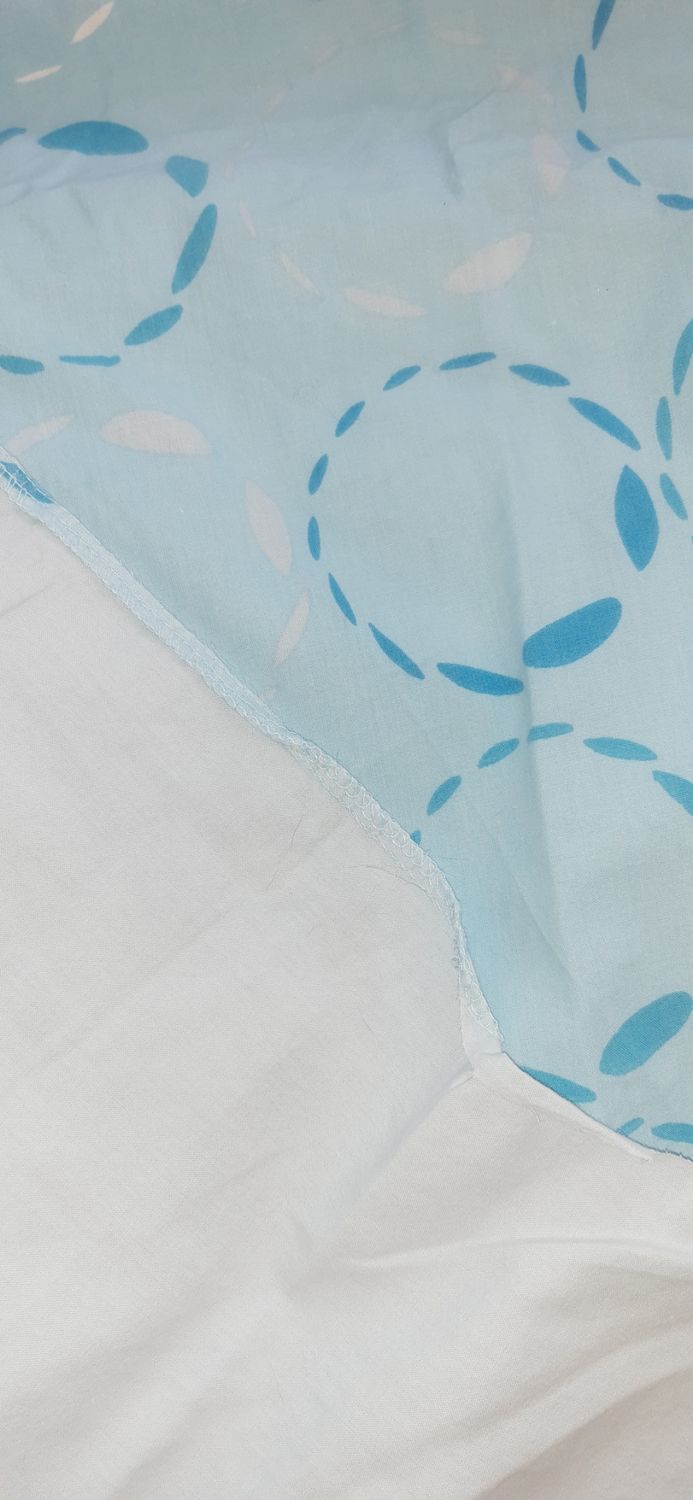 Serviettes Blue dépliées– lot de 20 serviettes lavables en textile revalorisé - détails finitions couture et couleurs