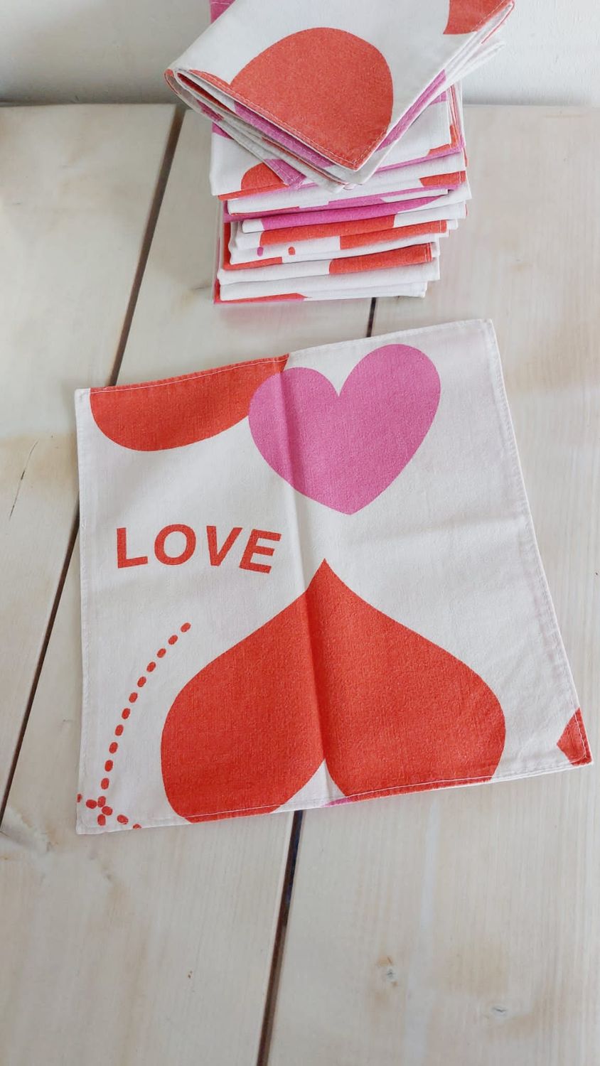 Serviette lavable en coton upcyclé – modèle Happy dépliée