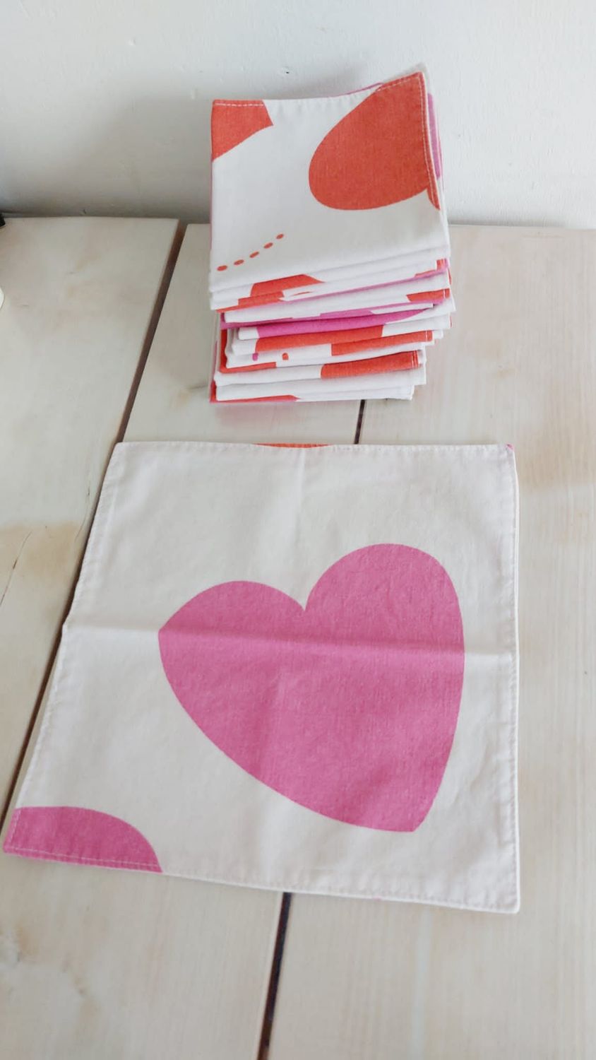 Serviette lavable en coton revalorisé – modèle Happy dépliée