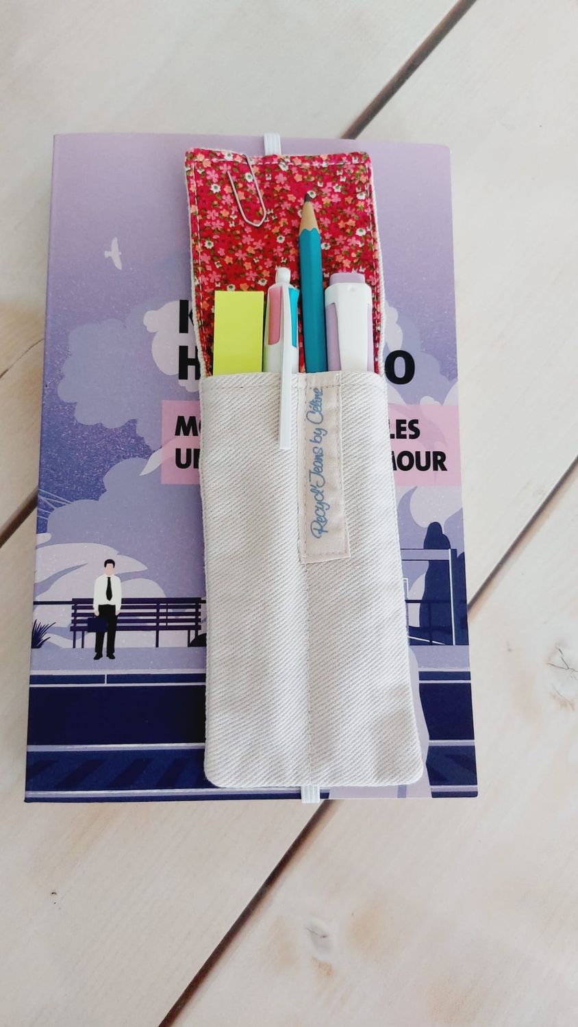 Marque-page coquelia - Poche intérieure du marque-page avec stylos et petits accessoires nomades