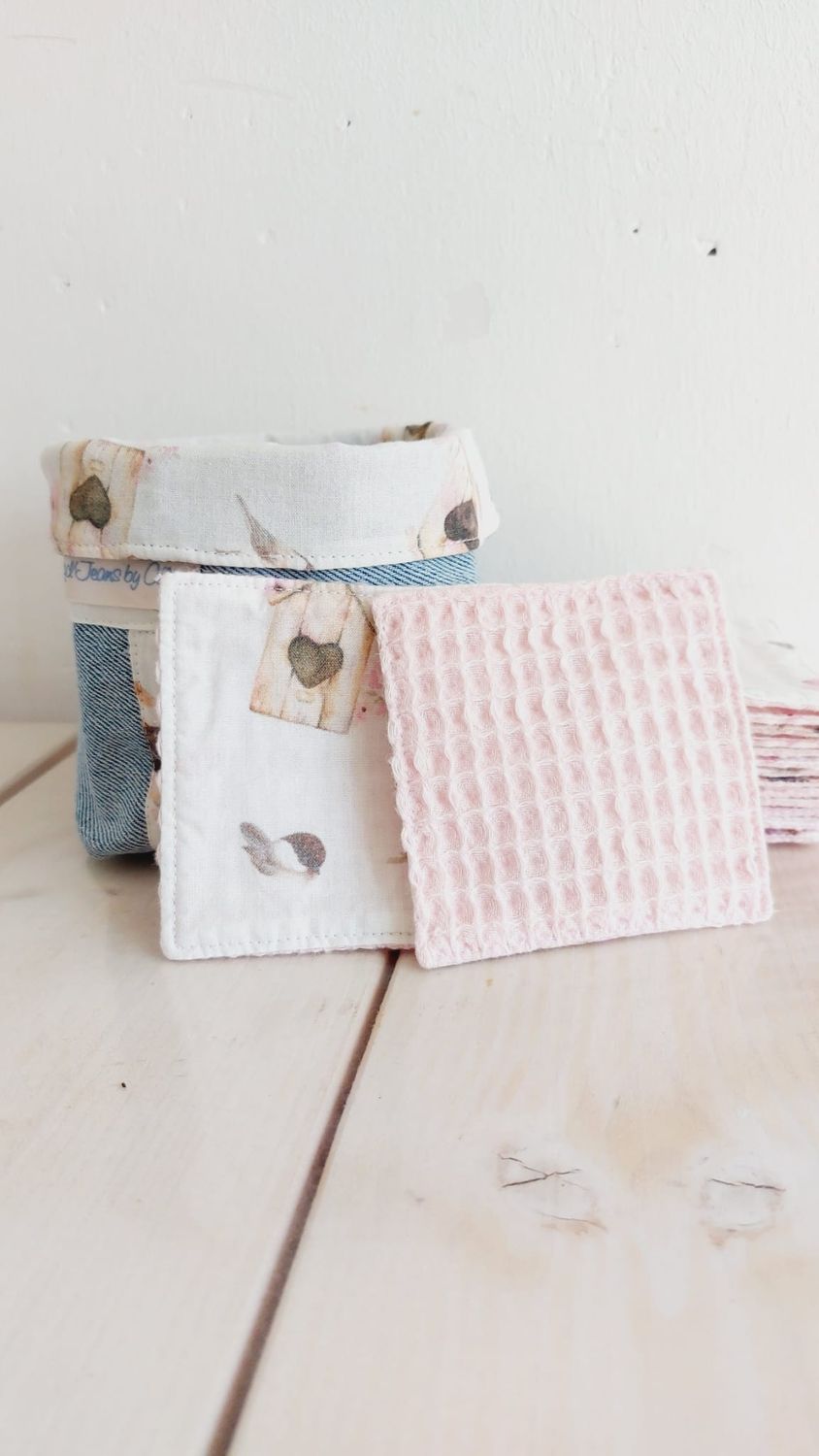 Panier en jean recyclé Passaro et 15 lingettes lavables - motif cabanes à oiseaux et coton nid d’abeille rose clair