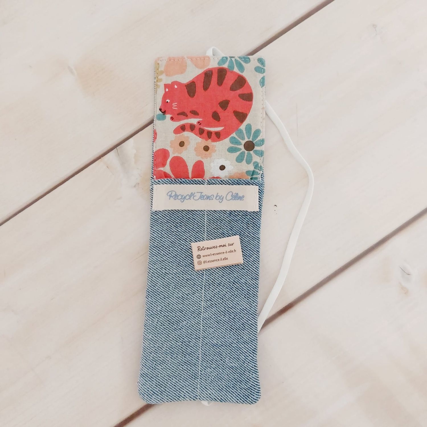 Marque-page Félinéa en jean recyclé et chutes de tissu neuf, du zéro déchet cousu main par l-essence-il-elle