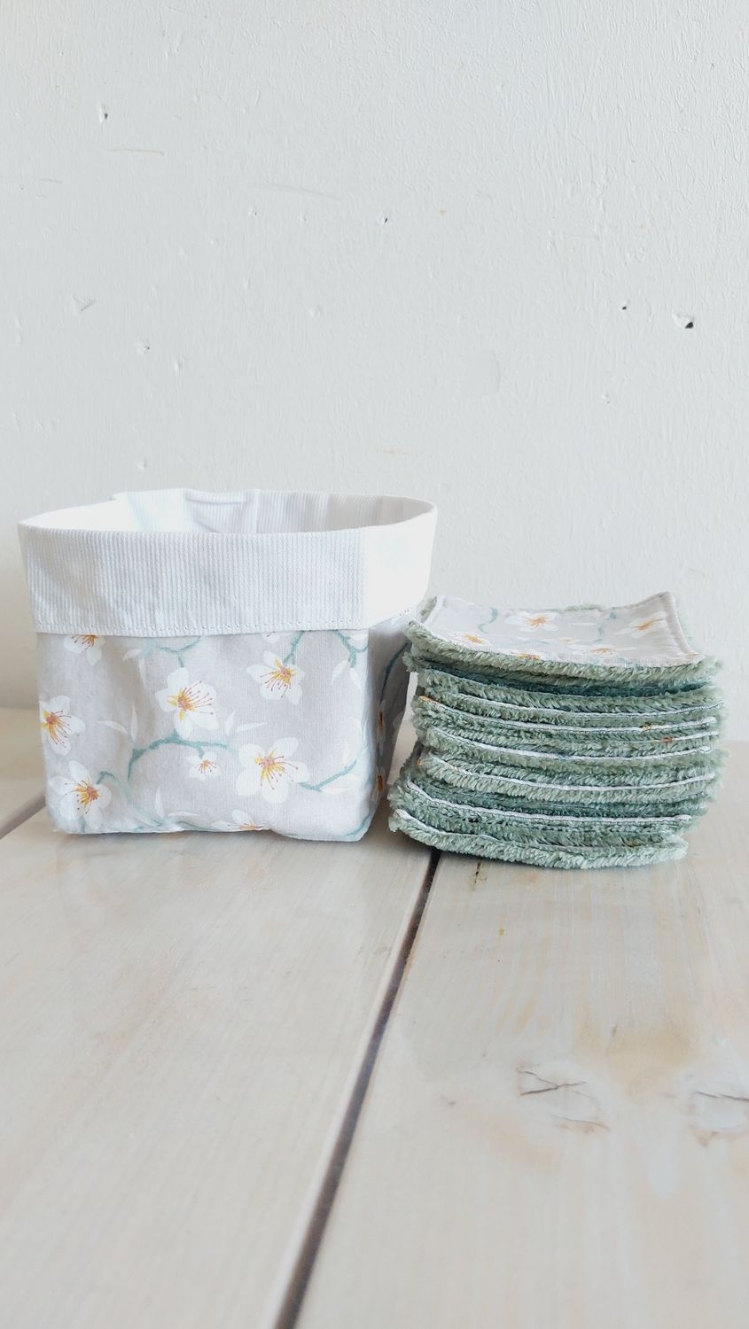Jun : panier de lingettes lavables en coton fleuri et bambou vert made in France par l-essence-il-elle